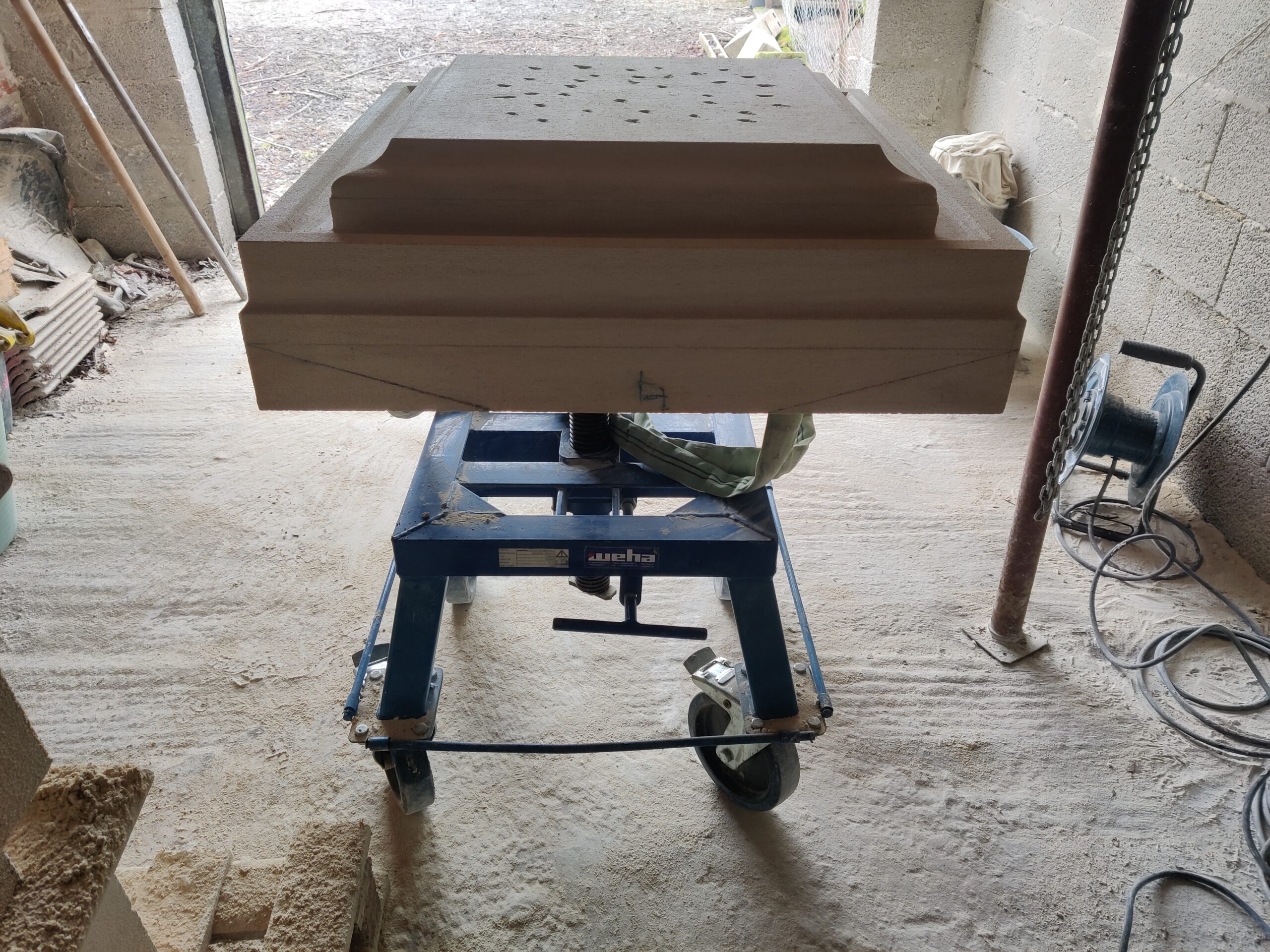 Taille de pierre artisanale pour pilier de portail