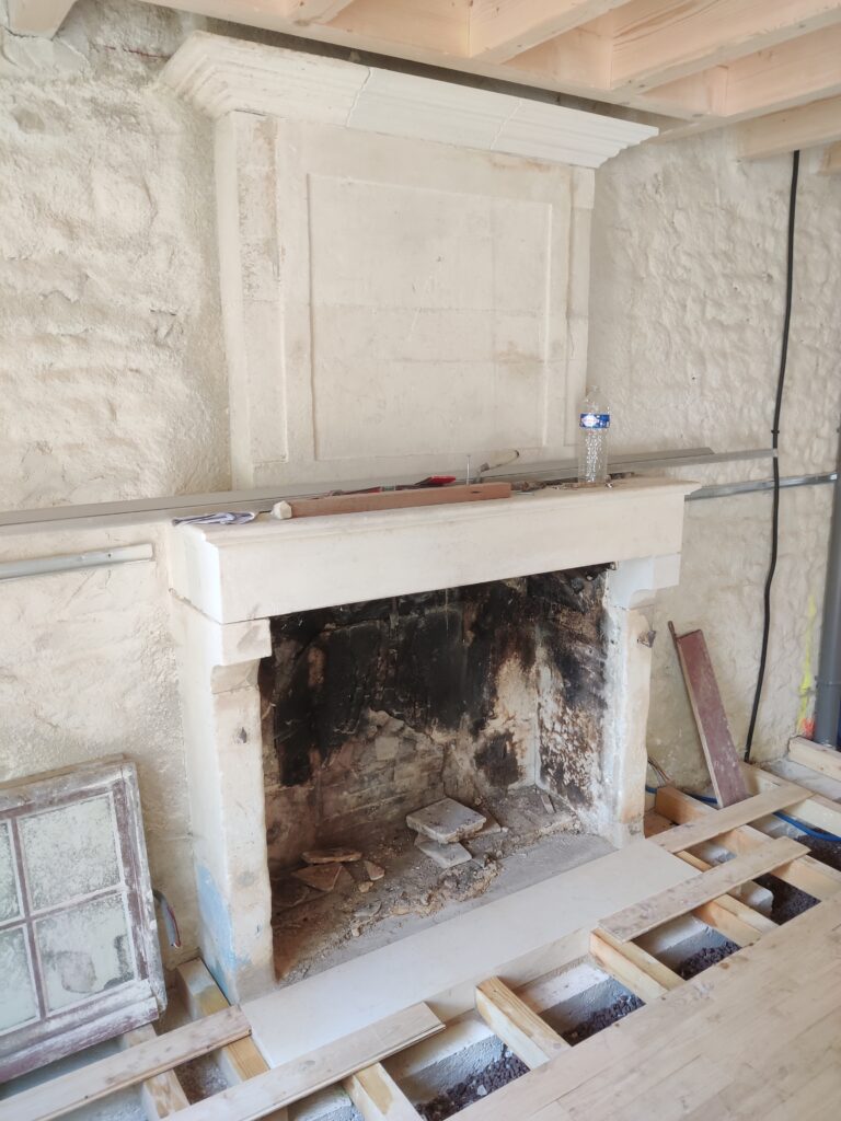 Travaux de taille de pierre sur bâti ancien