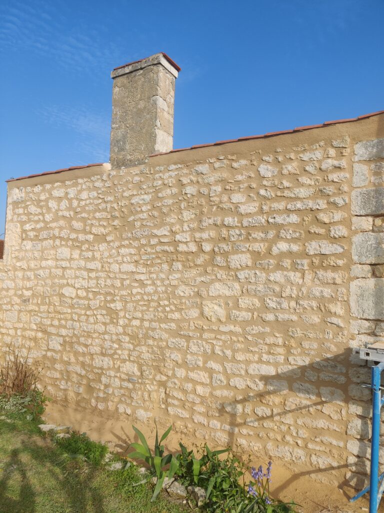 détail ravalement façade pierre sur moellons