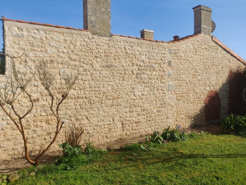 façade en pierre après ravalement en Charente-Maritime