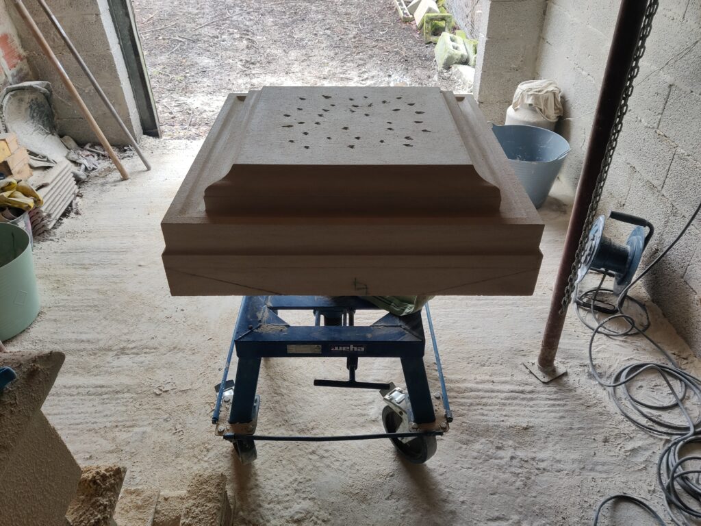 Taille de pierre pour piliers de portail